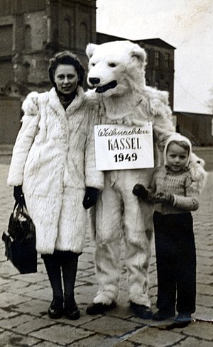 Wolfgang Burghardt und seine Mutter, Ankunft am Kasseler Hauptbahnhof 1949