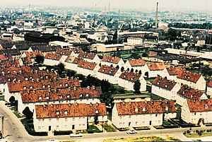 Blick auf die Häuser „Am Togoplatz“, links die Wissmannstraße, rechts die obere Steinigkstraße