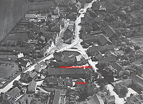 Luftbild von 1928 Hof Bergshäuser Str. in der Mitte, dahinter mündet die Bergshäuser Str. in die Nürnberger Str.