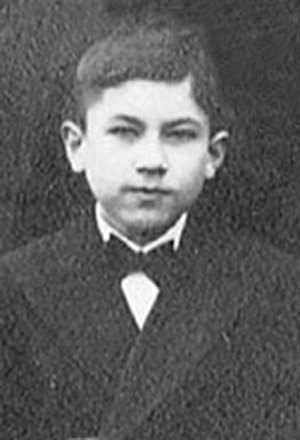 Eduard Ress 14 Jahr Konfirmation 1932, dunkler Anzug und schwarze Fliege zum weissen Hemd