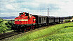 Söhrebahn Diesellok V4 in rot mit Personenzug grün auf freier Strecke