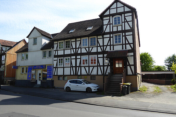Haus Brede Nürnberger Str. 160, 2025, es fehlt eine Gebäudehäfte man kann so auf den Hof schauen