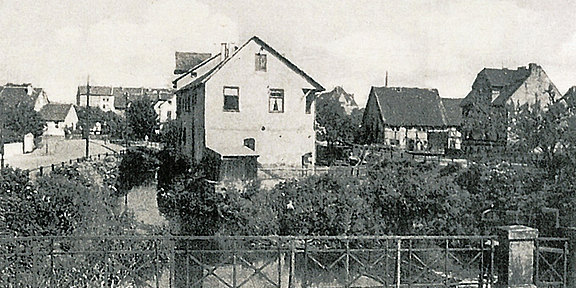 Das Haus Elbenstraße 15 ist das 2. von rechts 