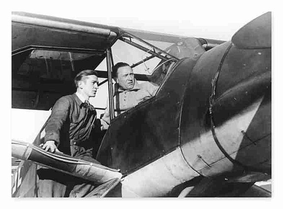 Gerhard_Fieseler_mit_Startpilot_Heinrich_Peter.jpg 