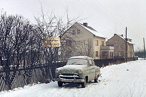 Opel Olympia Rekord  "Haifischmaul" vor dem Gartenlokal Althans im Kalkbergweg, 1950er Jahre