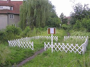 Kunst am Fluss - "Der Schrebergarten" (2004), von Mario Bierende, Standort am alten Mühlgraben im Vogelsang