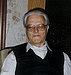 Willy Hünnerscheidt sitzt 2000 zu seinem 88. Geburtstag im Wohnzimmer