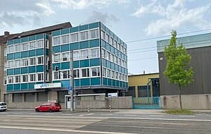 3 stöckiges Bürogebäude, etwas zurückgebaut die Fabrikationsstätte in der Leipziger Straße 104-108