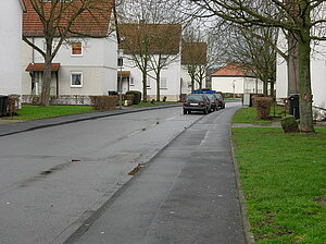 links der 2. Bauabschnitt Steinigkstraße rechte Straßenseite von der Windhukstraße aus gesehen.