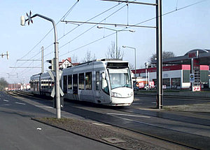 Regiotram an der Haltestelle Lindenberg