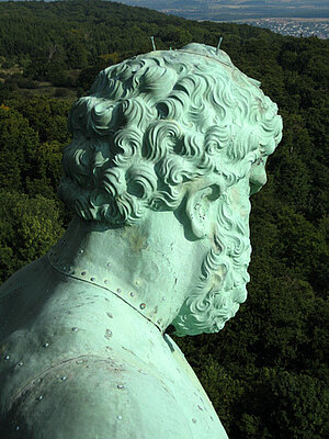 Herkuleskopf mit gut erkennbaren Nieten