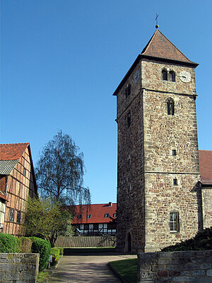 Der Turm heute mit Sattelhaube