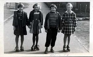 V.l.n.r: ?; ?; Vieweger; Heidrun Burghardt; März 1954