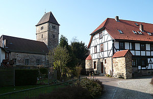 Die Straße, Am Försterhof, mit Blick zur Kirche