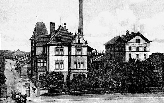 Schöfferhofbrauerei 1925 Mombachstraße 84-90, Gebäude mit Schornstein und Pferdegespann davor 