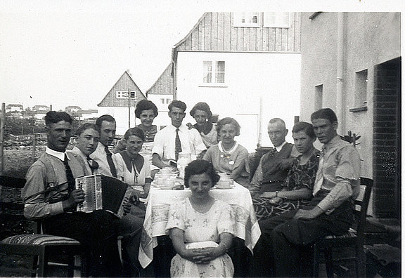 Erste Siedler in der Bäumerstraße 1936 