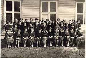  Konfirmandinnen 1962 mit Pfarrer Eibich  Konfirmandinnen 1962 mit Pfarrer Eibich 