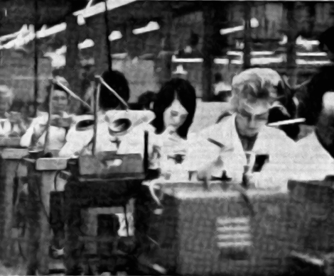 Wrbeiterinnen am Arbeitsband, Withof 1969 
