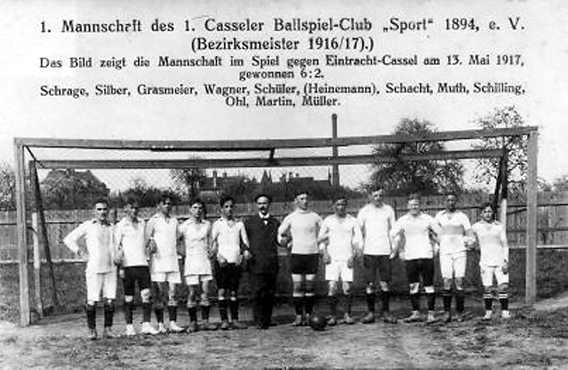 Altes Foto der Meistermannschaft vo 1916/17 