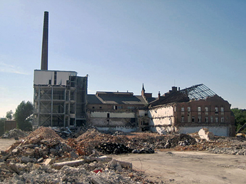 Abriss der Abfüllanlage, Bauschutt und Gebäudereste 