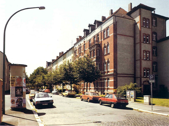 Blücherstraße 4-20 viele PKWs vor den Häusern, 1989 
