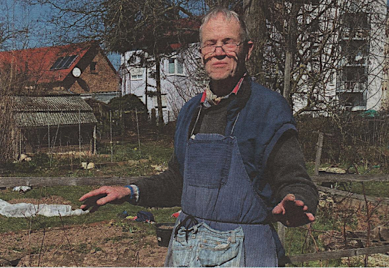 Christian Balcke steht im Blüchergarten 2021 