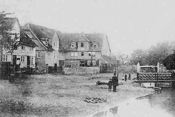 Dorfplatz Bettenhausen mit Blick auf den Ringhof 