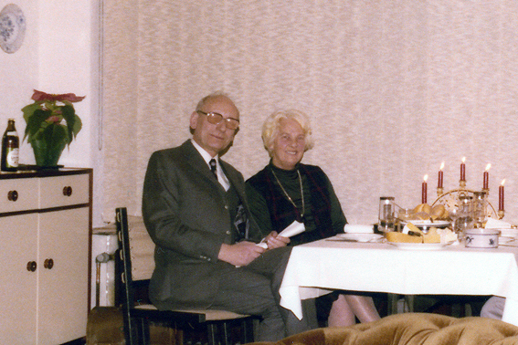 Die Eheleute Loewe Weihnachten 1977. 