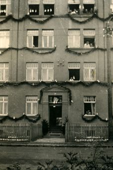 Geschmücktes Haus zur 800Jahrfeier 