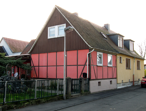 Siedlerstelle Erlenfeldanger 6, das Original mit Farbe ins rechte Licht gerückt. 