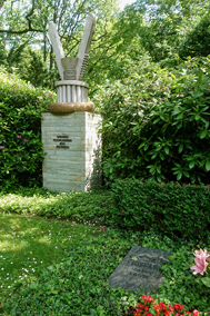 Grabstätte des Gerhard Fieseler auf dem Kasseler Hauptfriedhof 
