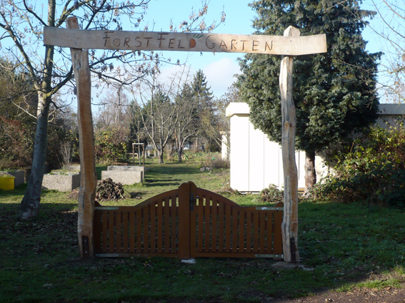 Eingang zum Forstfeldgarten an der alten Söhrebahntrasse 