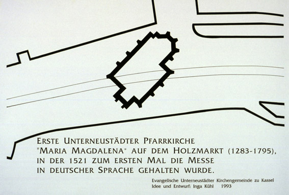 Gedenkplatte ehemaliger Standort der ersten Kirche 