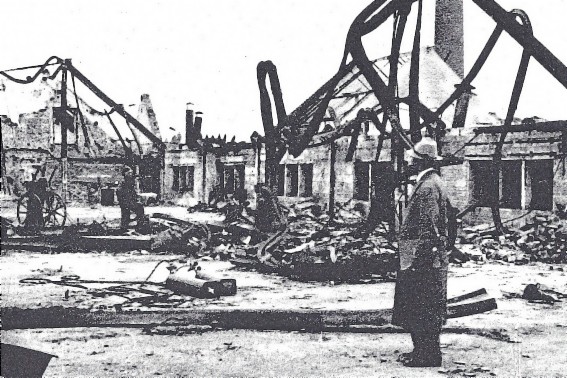 Gemeinschaftraum nach Luftangriff 1943 schwer beschädigt 