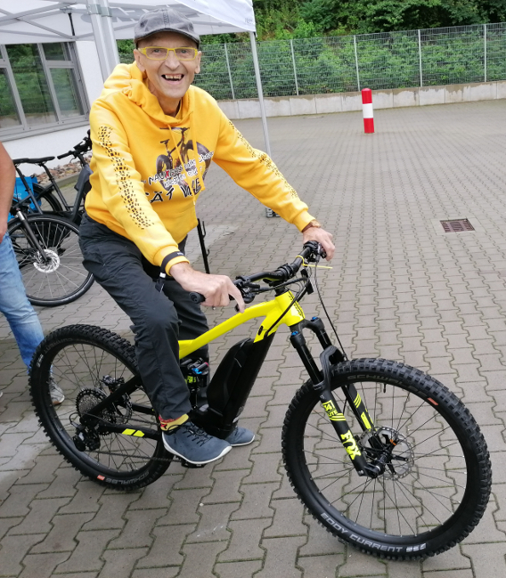 Helmut Mauer auf seinem Fahrrd, 2019 