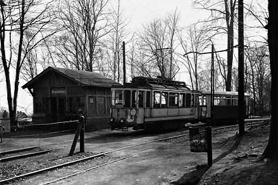 Die Herkulesbahn an der Haltestelle Brasselsberg 