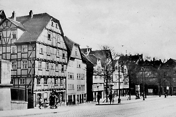 Holzmarkt 1 Ecke Mühlengasse die Dörfchenschänke um 1920 