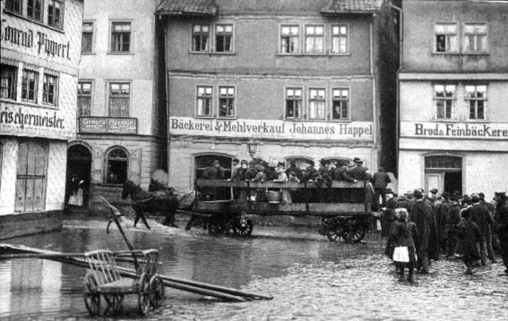 Hochwasser 1909 auf dem Holzmarkt Ecke Waisenhaus Straße 