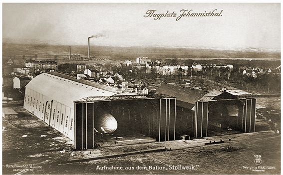 Hangars auf dem Flugplatz Berlin Johannisthal 