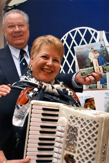 Jochen und Karin mit Schifferklavier 