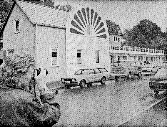 Einweihung Jugenförderverein e.V., Fassade als Mississippi-Dampfer geschmückt, 1990