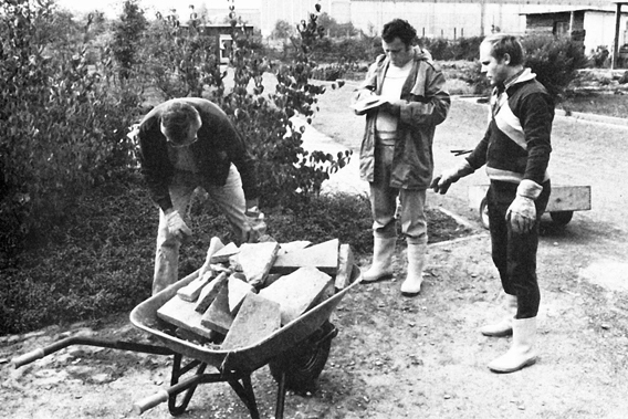 KGV Salzmannshausen Arbeitseinsatzvon 3 Maennern, 1974 