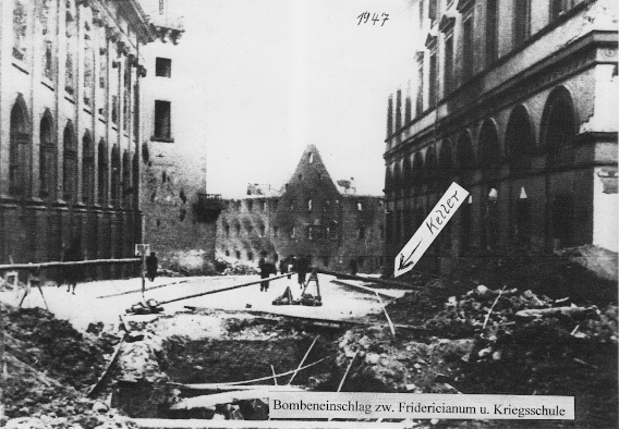 Kriegsschule Kassel Zerstörungen darüber Hinweis Keller, Lehrwerkstatt Wills 1947 