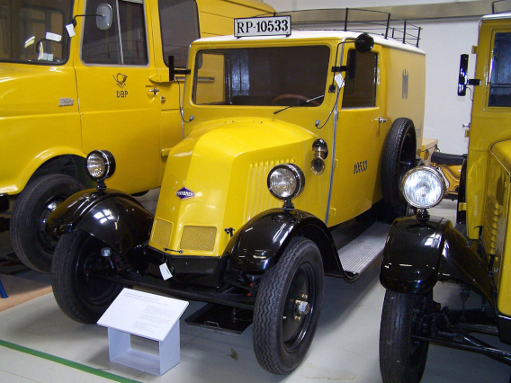 Kastenwagen (Landkraftpostwagen) der Deutschen Reichspost, gebaut 1928, Leistung 16 PS, Geschwindigkeit 45 km/h 