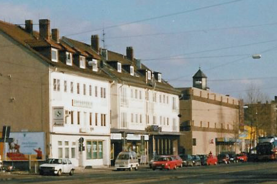 Das Haus Leipziger Straße 115 (Bildmitte) beherbergte die Praxis Dr. Claar von 1978 bis 1993. 
