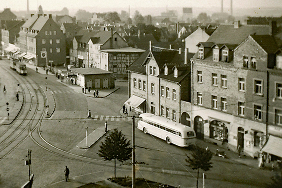 Die Bushaltestelle am Leipziger Platz (1955) 
