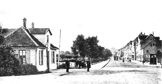 Leipziger Straße in Höhe Zollhaus die Pferdebahn im Hintergrund, 1895 