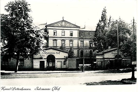 Blick auf die Torhäuschen des Salzmanns Hof 