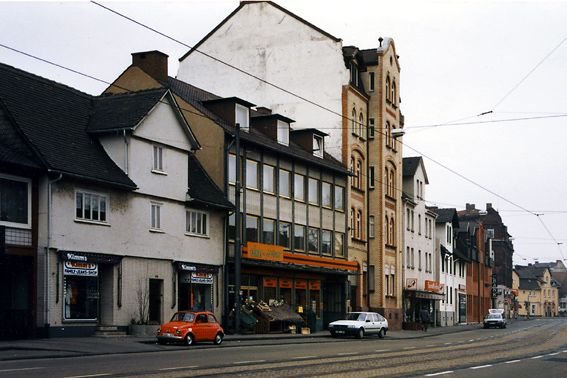 Das eka Geschäft von Walter Pohl rechts neben dem Milchladen 1986 