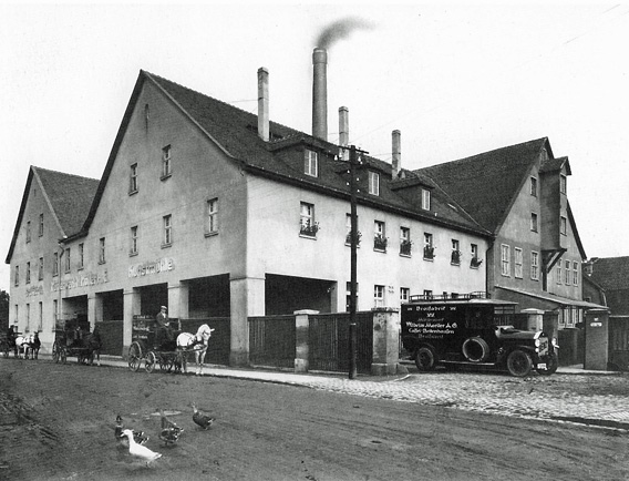 Drahtmühle, Gänse laufen über die Leipziger Str. 285 